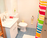 Badezimmer mit Wanne & Dusche